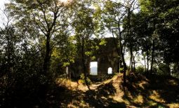 Il Castello di Speronella: I resti di un antico Castello medievale avvolti dal mistero di lontane leggende